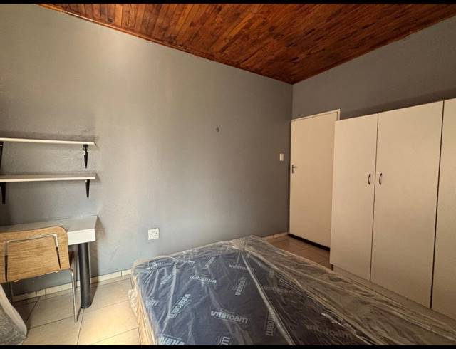 23 BEDROOM HOUSE FOR SALE IN BEDWORTH PARK